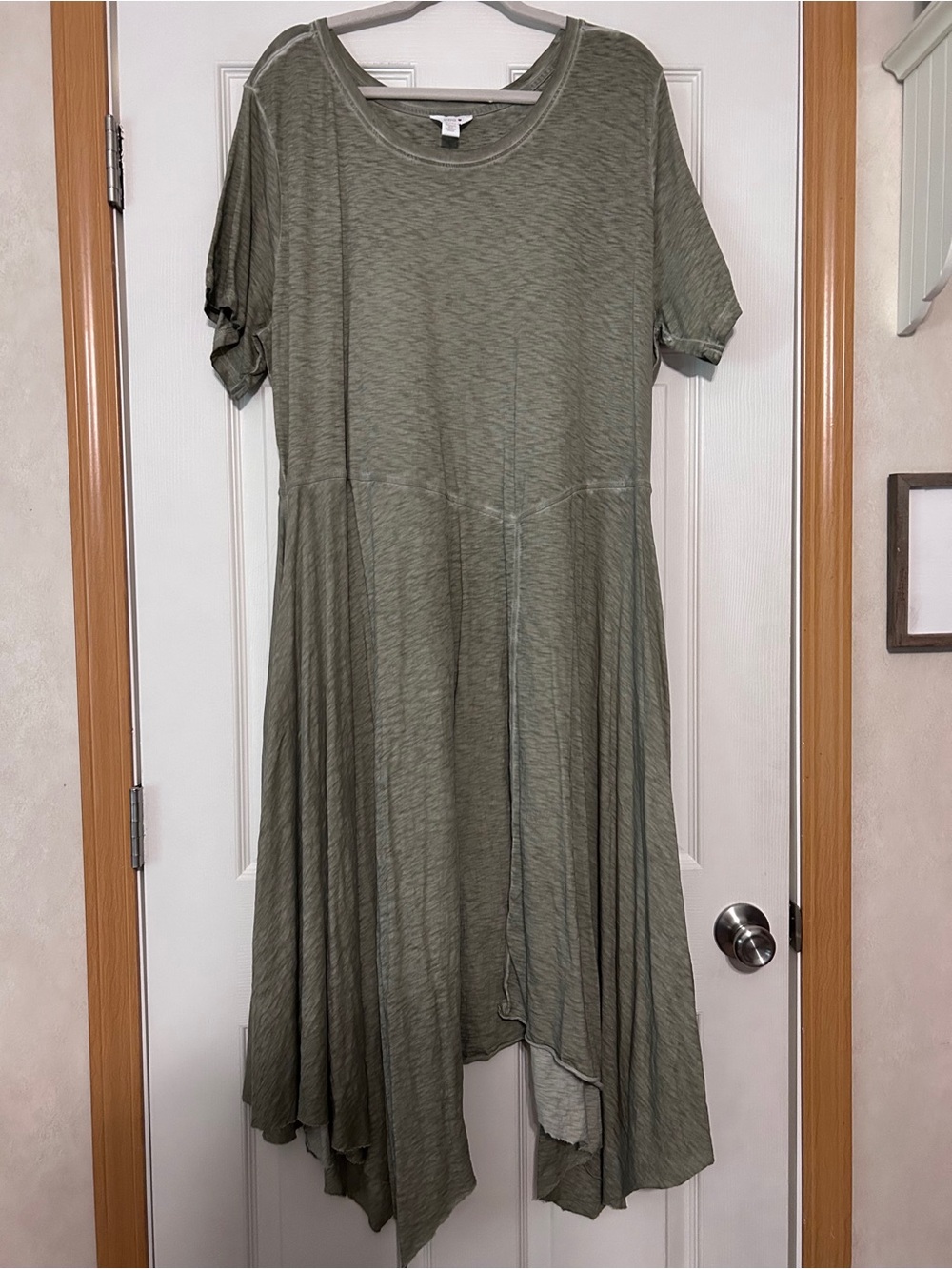 intro. Olive Green Short-Sleeve Asymmetric Hem Dress